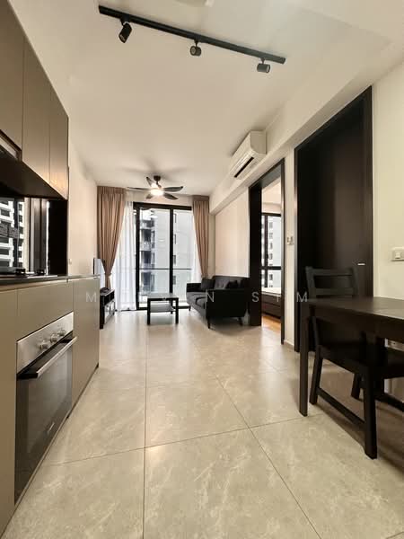 Park Colonial, 8 Woodleigh Lane, 2 Bedrooms, 667 sqft, Condominium For Sale, by Melvin Sim, 500099395 - Living Room - PropertyGuru.com.sg