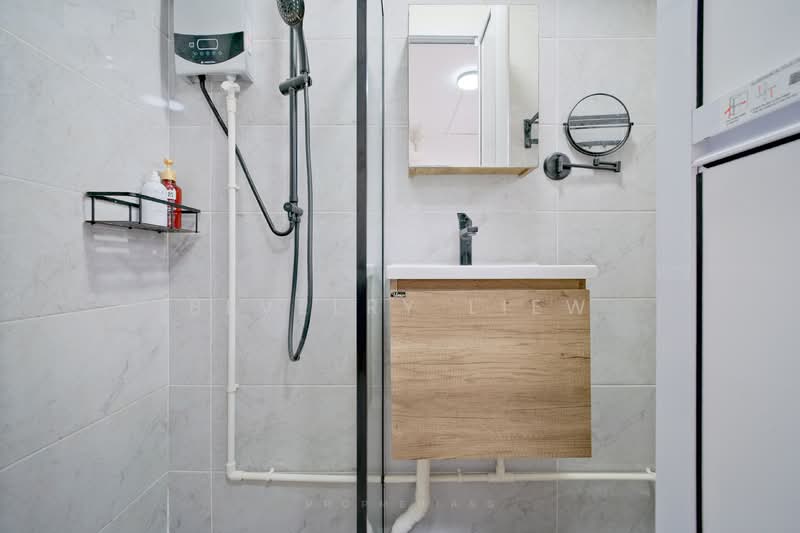 3 Toh Yi Drive HDB Flat For Sale at S$ 1,600,000 | PropertyGuru Singapore - Bathroom