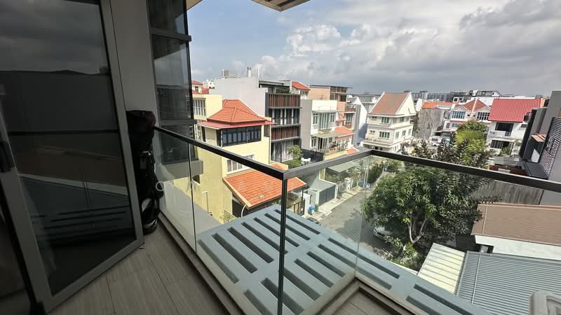 Sundance Suites, 12 Duku Place, 1 Bedroom, 560 sqft, Condominium For Rent, by Octavian ., 500099406 - Balcony - PropertyGuru.com.sg