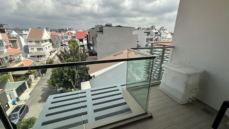 Sundance Suites, 12 Duku Place, 1 Bedroom, 560 sqft, Condominium For Rent, by Octavian ., 500099406 - Balcony - PropertyGuru.com.sg