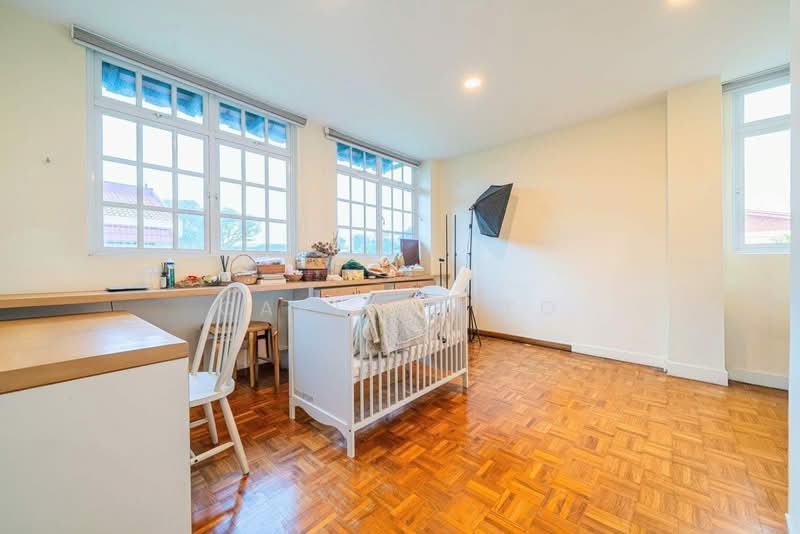 Freehold Bungalow at Kovan MRT - Richards Avenue, Richards Avenue/Flower Road/Lowland Road, 7 Bedrooms, 4,500 sqft, Bungalow House For Sale, by Carina Teo, 500099415 - Bedroom - PropertyGuru.com.sg