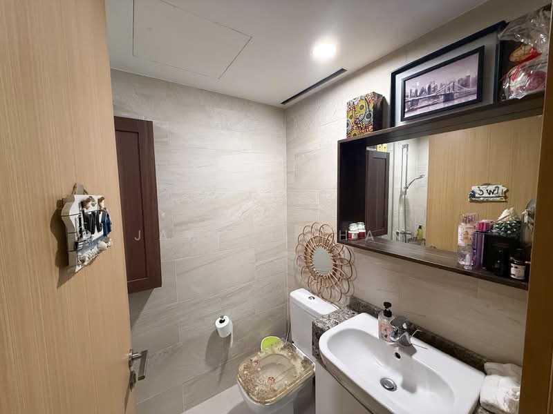 Ripple Bay Condominium For Sale at S$ 1,380,000 | PropertyGuru Singapore - Bathroom