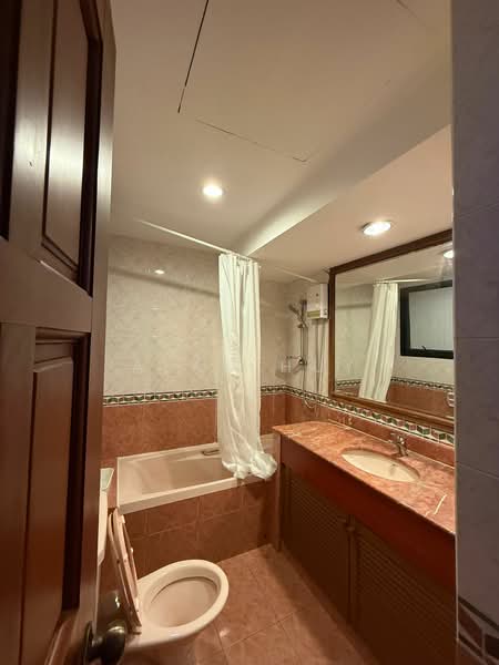 Simsville, 2 Geylang East Avenue 2, Room Rental, 300 sqft, Condominium For Rent, by Alan Huy, 500099445 - Bathroom - PropertyGuru.com.sg