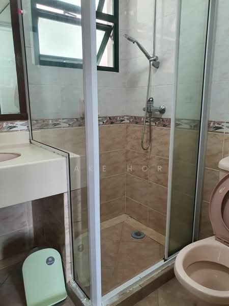 Hillview Green, 61 Hume Avenue, 2 Bedrooms, 990 sqft, Condominium For Rent, by Jake Hor, 500099446 - Bathroom - PropertyGuru.com.sg