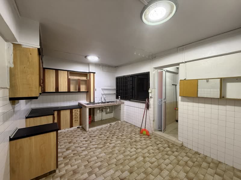 610 Clementi West Street 1 HDB Flat For Sale at S$ 420,000 | PropertyGuru Singapore - Kitchen