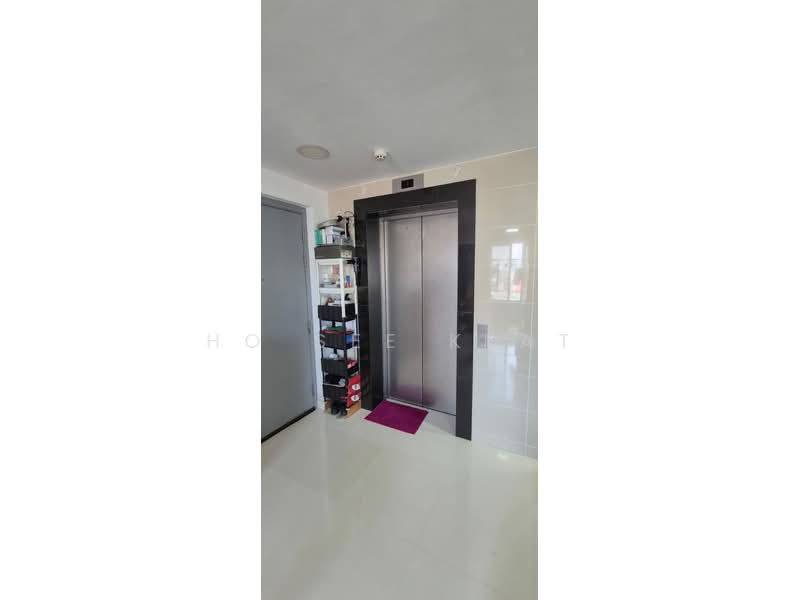 Esta Ruby Condominium For Sale at S$ 1,780,000 | PropertyGuru Singapore - Private lift