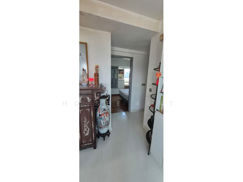 Esta Ruby Condominium For Sale at S$ 1,780,000 | PropertyGuru Singapore - Corridor to rooms