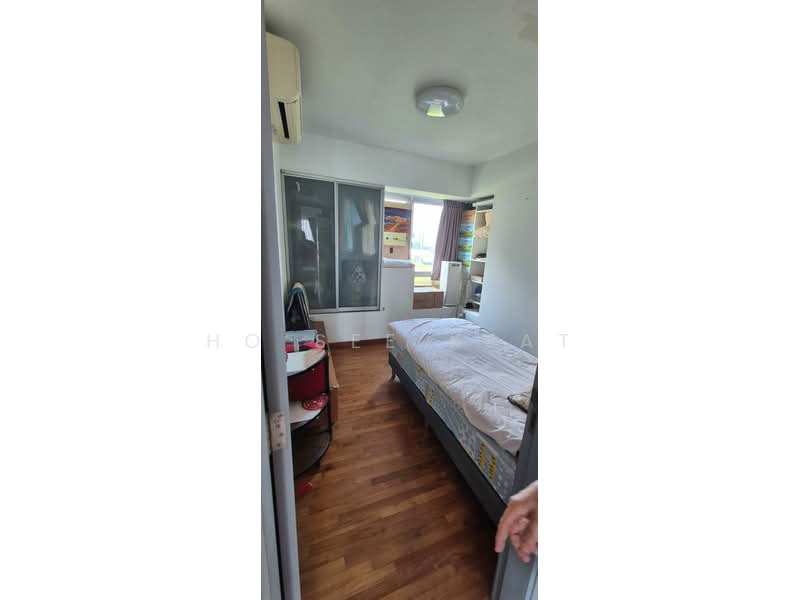 Esta Ruby Condominium For Sale at S$ 1,780,000 | PropertyGuru Singapore - Bedroom 1