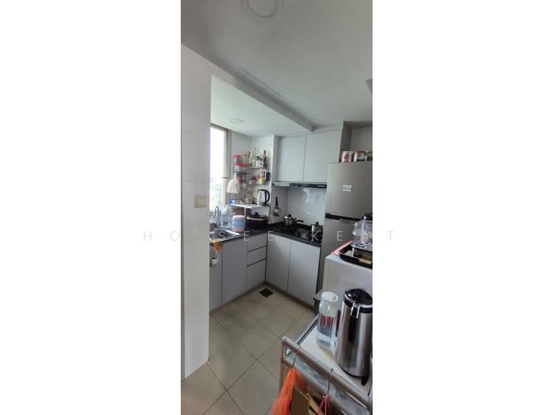 Esta Ruby Condominium For Sale at S$ 1,780,000 | PropertyGuru Singapore - enclosed Kitchen with PUB Gas Hob