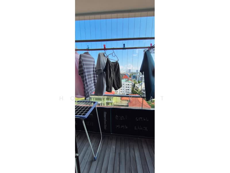 Esta Ruby Condominium For Sale at S$ 1,780,000 | PropertyGuru Singapore - Balcony - Living room