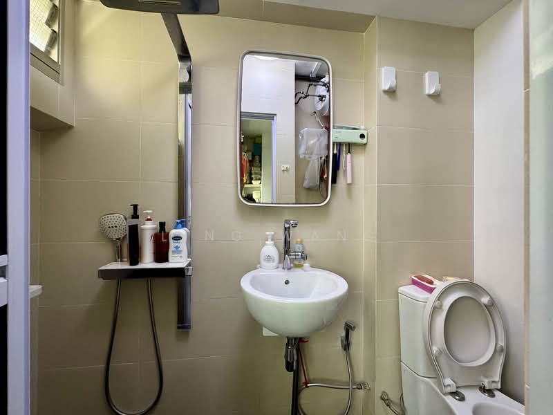 262 Bishan Street 22 HDB Flat For Sale at S$ 799,000 | PropertyGuru Singapore - Bathroom