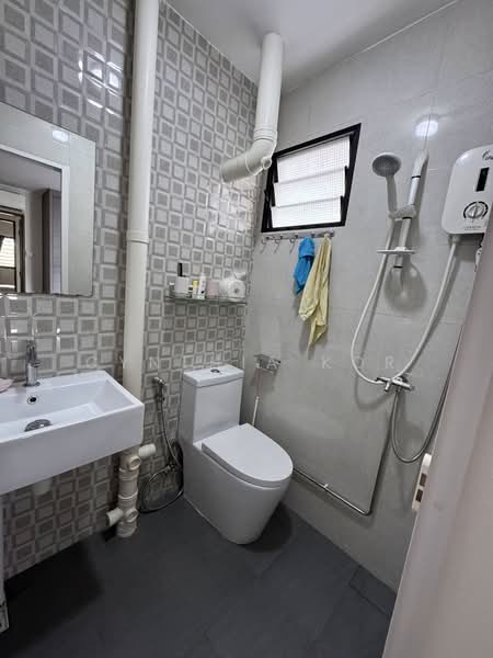 313 Ang Mo Kio Avenue 3, 313 Ang Mo Kio Avenue 3, 2 Bedrooms, 786 sqft, HDB Flat For Rent, by Cynthia Kor, 500099455 - Bathroom - PropertyGuru.com.sg