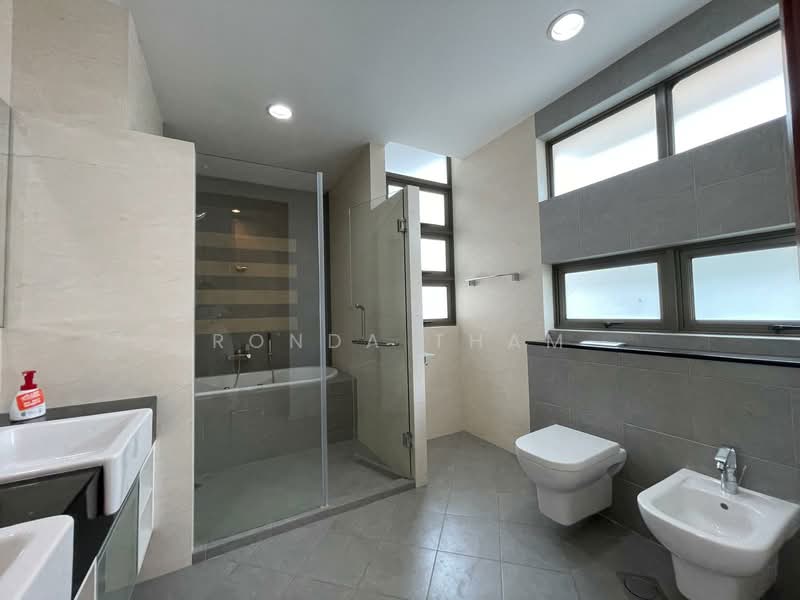 Dunsfold Drive, Dunsfold drive, 6 Bedrooms, 4,800 sqft, Bungalow House For Rent, by Ronda Tham, 500099461 - Bathroom - PropertyGuru.com.sg