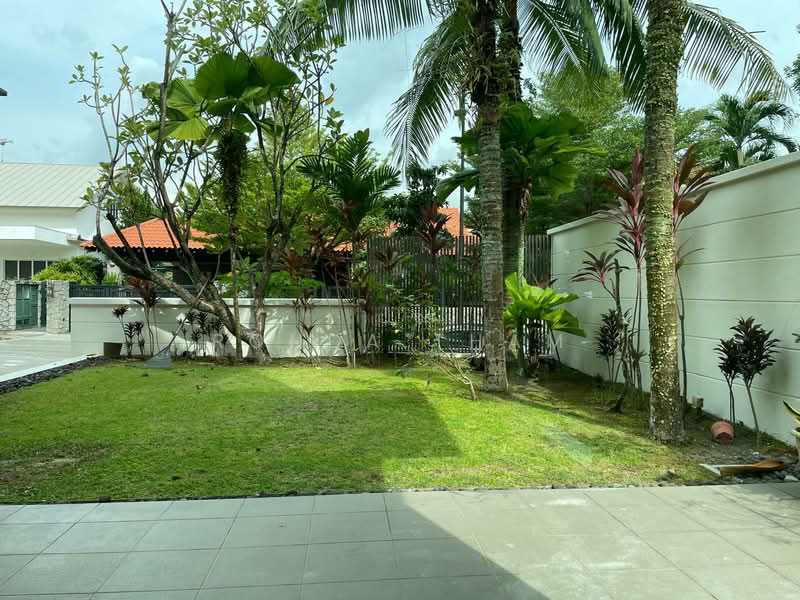Dunsfold Drive, Dunsfold drive, 6 Bedrooms, 4,800 sqft, Bungalow House For Rent, by Ronda Tham, 500099461 - Garden - PropertyGuru.com.sg