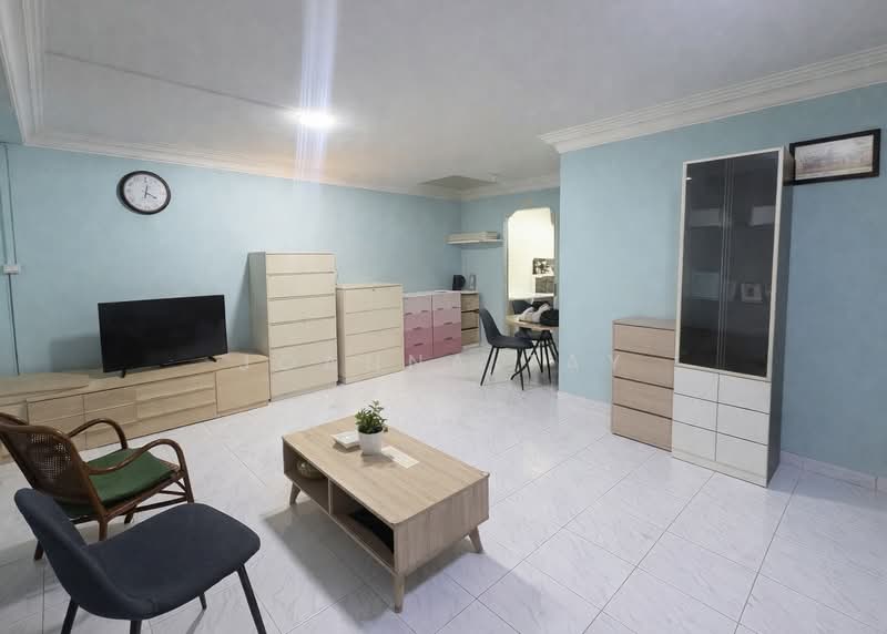 335 Woodlands Street 32 HDB Flat For Sale at S$ 499,000 | PropertyGuru Singapore - Living Room