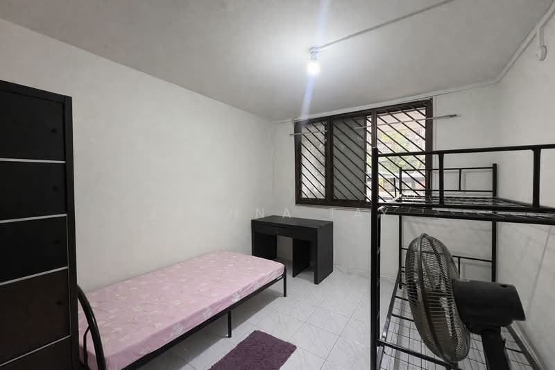 335 Woodlands Street 32 HDB Flat For Sale at S$ 499,000 | PropertyGuru Singapore - Bedroom