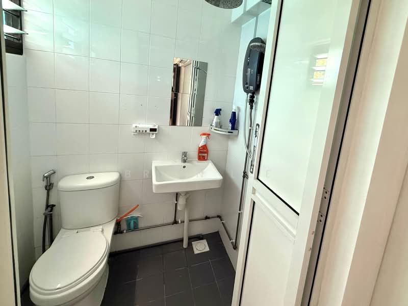 167 Woodlands Street 11, 167 Woodlands Street 11, Room Rental, 100 sqft, HDB Flat For Rent, by Brian Lee, 500099482 - Bathroom - PropertyGuru.com.sg