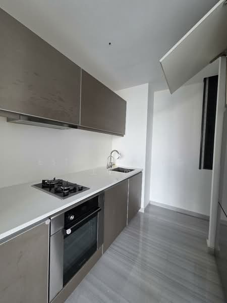 Cube 8 Condominium For Sale at S$ 1,750,000 | PropertyGuru Singapore - Kitchen