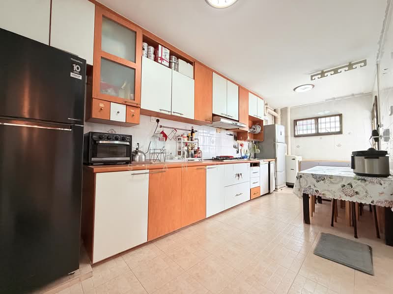 303A Anchorvale Link HDB Flat For Sale at S$ 700,000 | PropertyGuru Singapore - Kitchen