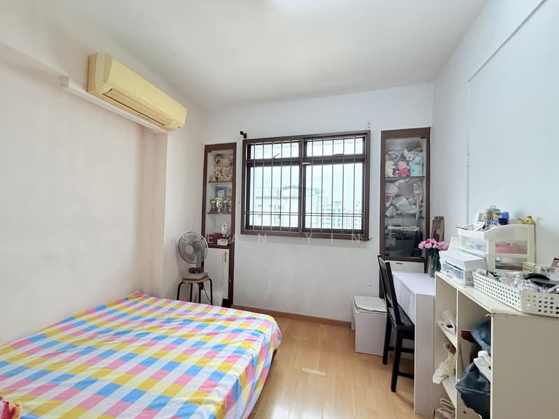 303A Anchorvale Link HDB Flat For Sale at S$ 700,000 | PropertyGuru Singapore - Bedroom