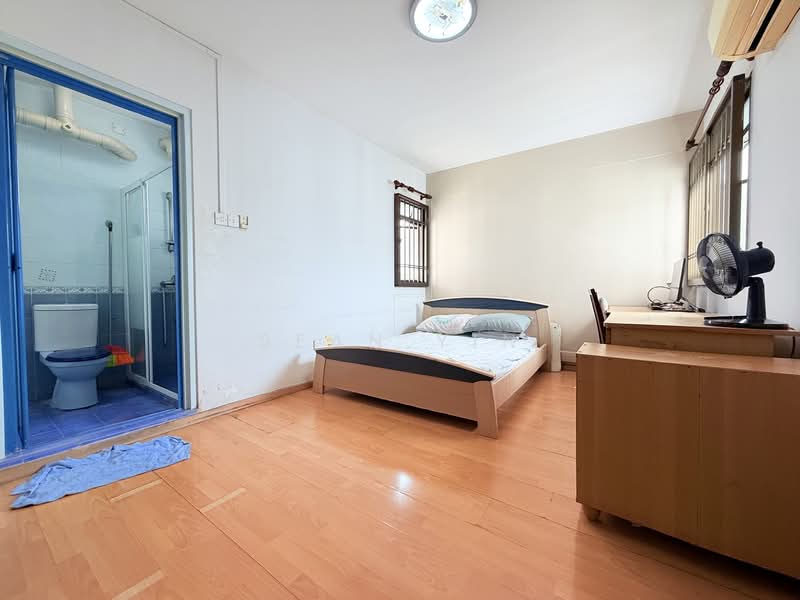 303A Anchorvale Link HDB Flat For Sale at S$ 700,000 | PropertyGuru Singapore - Bedroom