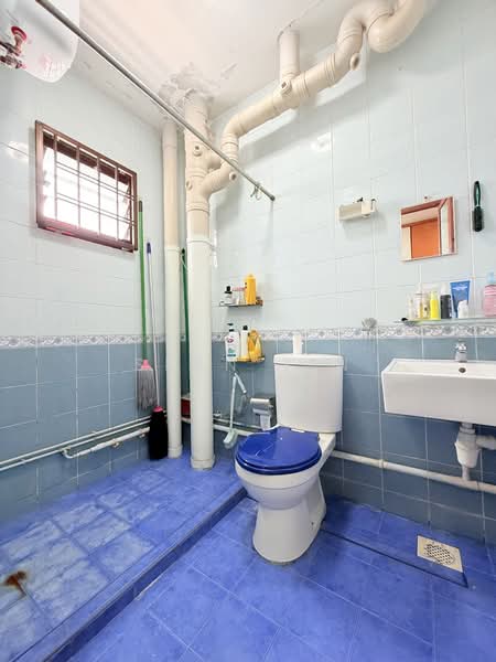 303A Anchorvale Link HDB Flat For Sale at S$ 700,000 | PropertyGuru Singapore - Bathroom