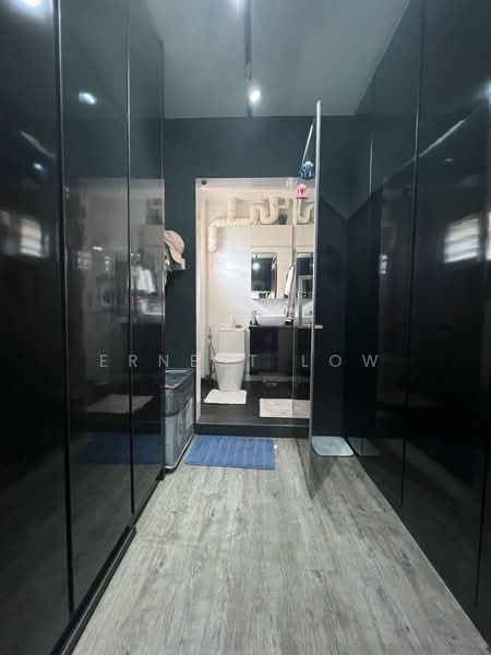 12 Jalan Bukit Merah HDB Flat For Sale at S$ 920,000 | PropertyGuru Singapore - Bathroom