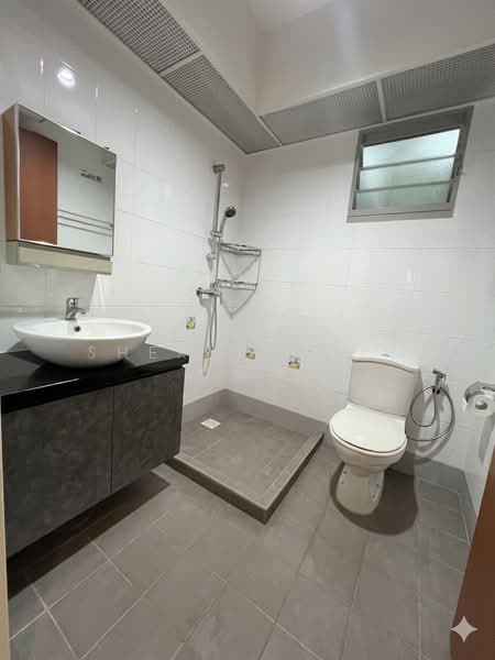 602C Punggol Central HDB Flat For Sale at S$ 558,000 | PropertyGuru Singapore - Bathroom