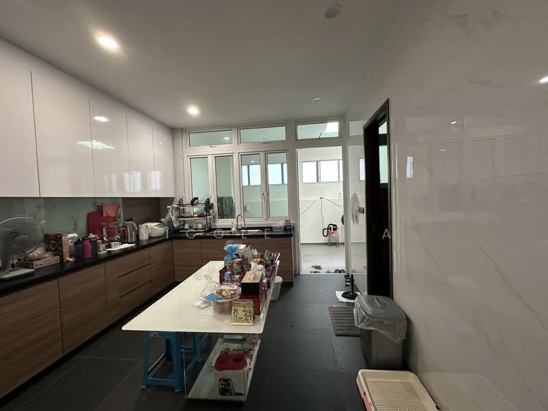 Seletar Hills Estate, Jalan Redop, 6 Bedrooms, 5,000 sqft, Semi-Detached House For Sale, by Nicole Chia, 500099524 - Kitchen - PropertyGuru.com.sg