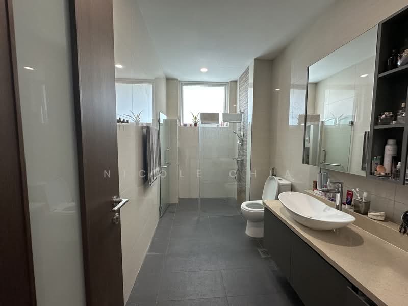 Seletar Hills Estate, Jalan Redop, 6 Bedrooms, 5,000 sqft, Semi-Detached House For Sale, by Nicole Chia, 500099524 - Bathroom - PropertyGuru.com.sg