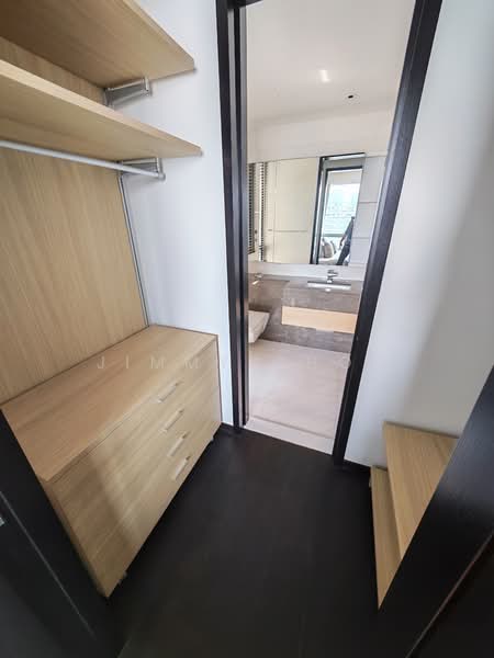 Concourse Skyline, 300 Beach Road, 2 Bedrooms, 1,151 sqft, Condominium For Rent, by Jimmy Choo, 500099525 - Bathroom - PropertyGuru.com.sg