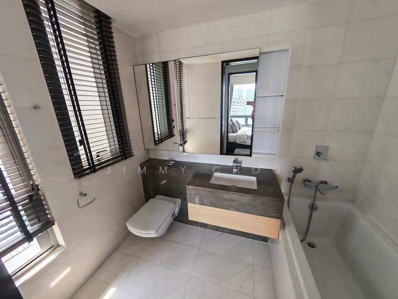 Concourse Skyline, 300 Beach Road, 2 Bedrooms, 1,151 sqft, Condominium For Rent, by Jimmy Choo, 500099525 - Bathroom - PropertyGuru.com.sg