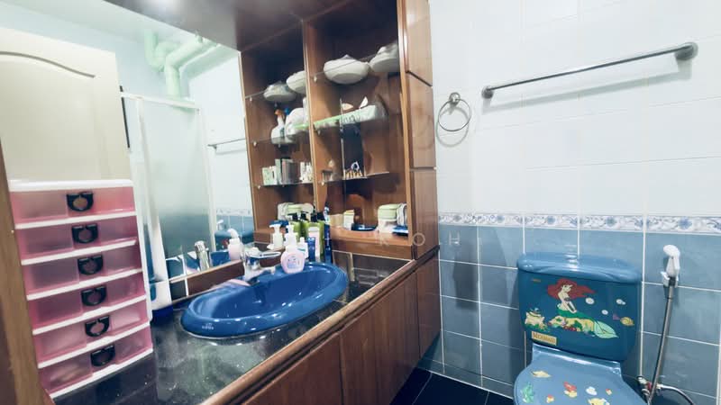303C Anchorvale Link HDB Flat For Sale at S$ 578,000 | PropertyGuru Singapore - Bathroom