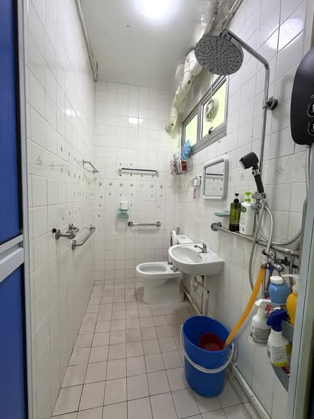 866 Jurong West Street 81, 866 Jurong West Street 81, Room Rental, 130 sqft, HDB Flat For Rent, by Ian Teo, 500099540 - Bathroom - PropertyGuru.com.sg