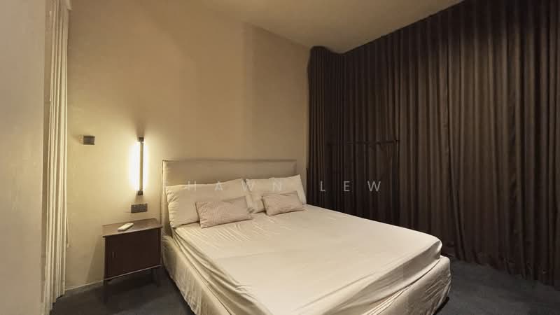 Seasons Park Condominium For Sale at S$ 1,880,000 | PropertyGuru Singapore - Master Bedroom