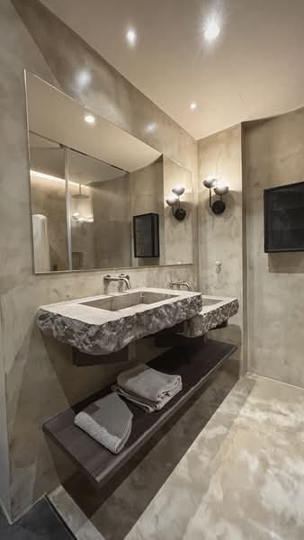 Seasons Park Condominium For Sale at S$ 1,880,000 | PropertyGuru Singapore - Master Bathroom