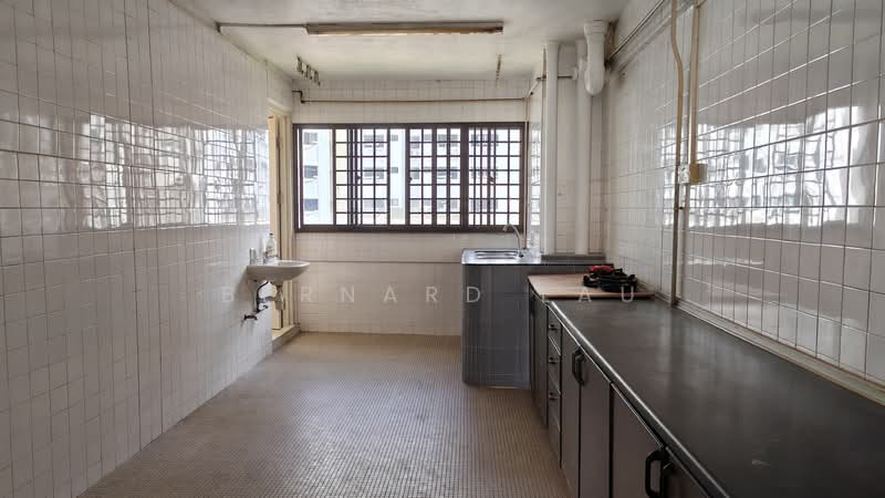 6 Saint George's Lane HDB Flat For Sale at S$ 450,000 | PropertyGuru Singapore - Kitchen