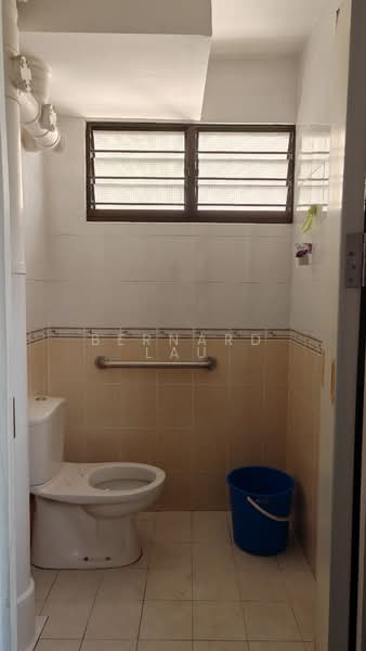 6 Saint George's Lane HDB Flat For Sale at S$ 450,000 | PropertyGuru Singapore - Bathroom