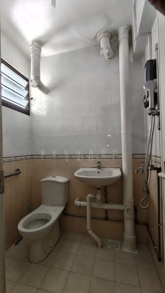 6 Saint George's Lane HDB Flat For Sale at S$ 450,000 | PropertyGuru Singapore - Bathroom