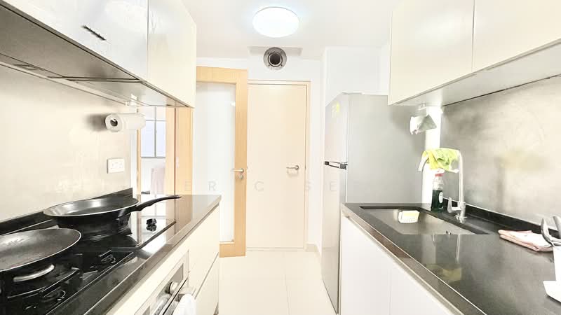 Atrium Residences Apartment For Sale at S$ 1,680,000 | PropertyGuru Singapore - Kitchen