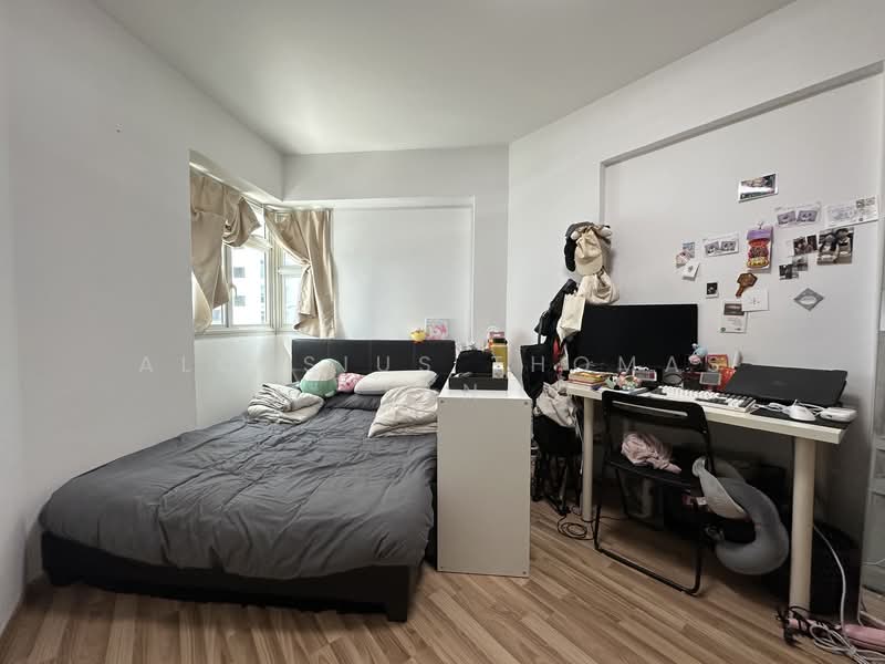 391 Bukit Batok West Avenue 5 HDB Flat For Sale at S$ 550,000 | PropertyGuru Singapore - Bedroom