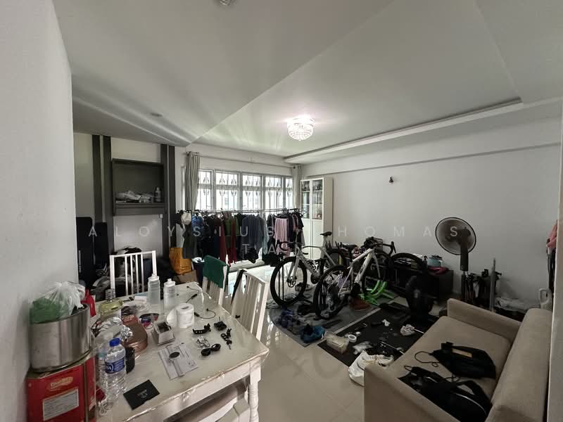 391 Bukit Batok West Avenue 5 HDB Flat For Sale at S$ 550,000 | PropertyGuru Singapore - Living Room