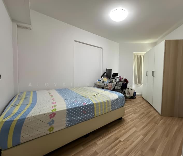 391 Bukit Batok West Avenue 5 HDB Flat For Sale at S$ 550,000 | PropertyGuru Singapore - Bedroom