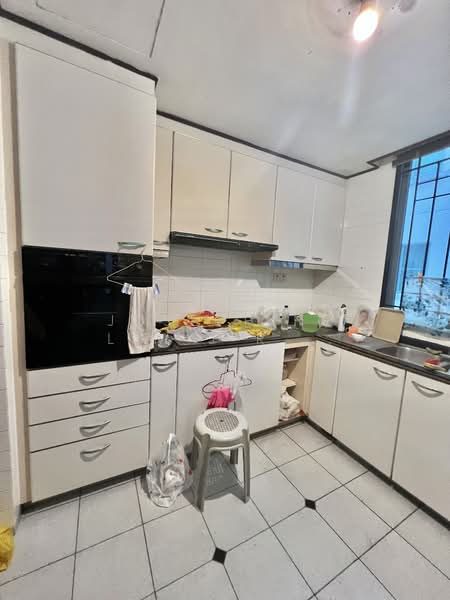 Springdale Condo Condominium For Sale at S$ 1,800,000 | PropertyGuru Singapore - Kitchen