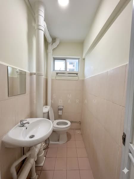 63 Circuit Road HDB Flat For Sale at S$ 380,000 | PropertyGuru Singapore - Bathroom