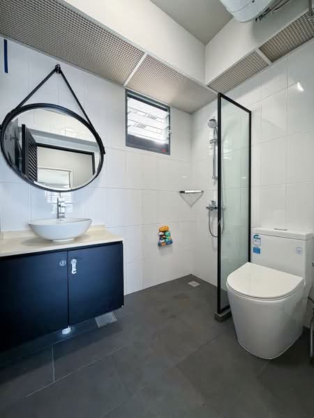 53 Strathmore Avenue HDB Flat For Sale at S$ 1,280,000 | PropertyGuru Singapore - Bathroom