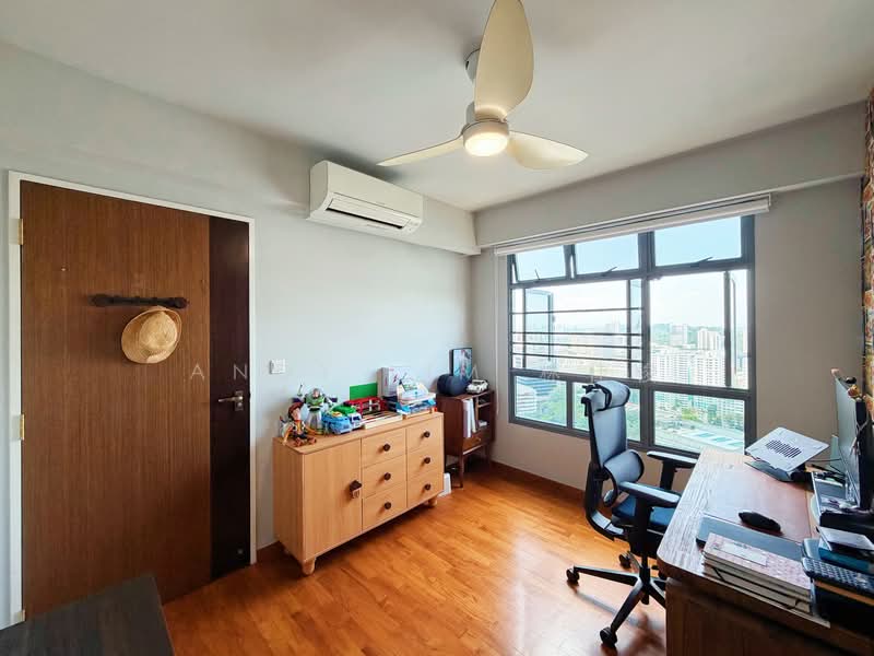 53 Strathmore Avenue HDB Flat For Sale at S$ 1,280,000 | PropertyGuru Singapore - Study
