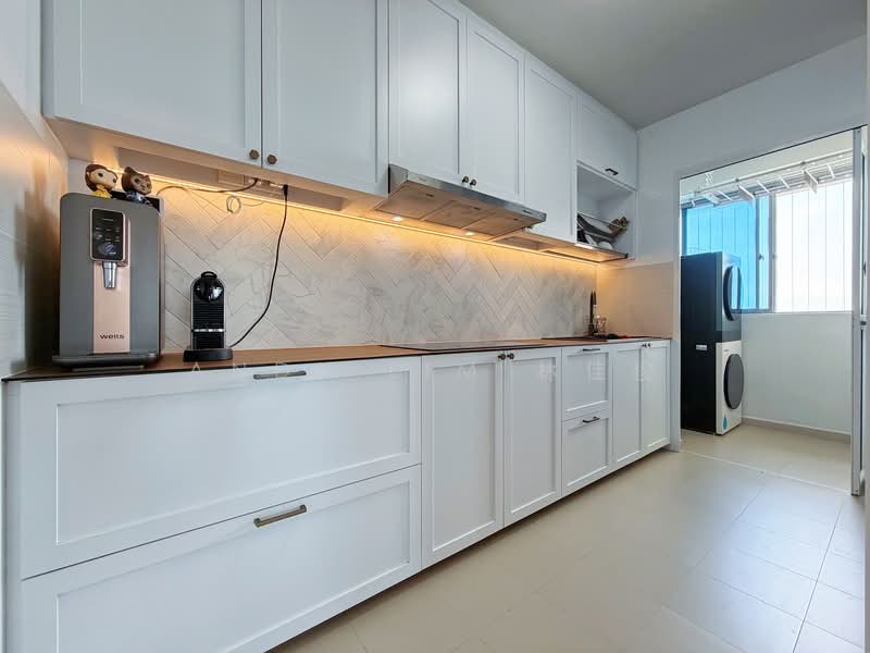 53 Strathmore Avenue HDB Flat For Sale at S$ 1,280,000 | PropertyGuru Singapore - Kitchen