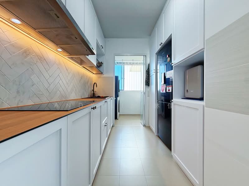 53 Strathmore Avenue HDB Flat For Sale at S$ 1,280,000 | PropertyGuru Singapore - Kitchen