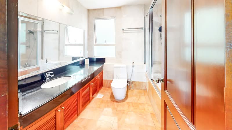 Pepys Hill Condo, 19 Pepys Road, 4 Bedrooms, 3,200 sqft, Condominium For Rent, by Jermaine Ang, 500099605 - Bathroom - PropertyGuru.com.sg